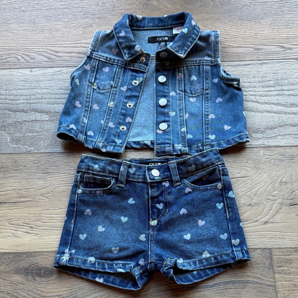 (NEW) Little girls Jean Blue Heart Pattern Denim Jacket and Shorts Set (24M)